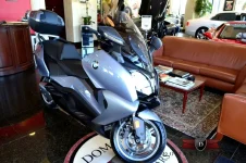 nQ_800.webp