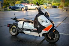 29-bmw-ce04.webp