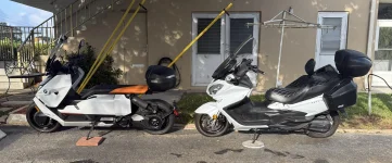 2022 BMW CE 04 and 2013 Suzuki Burgman 650 copy.webp 2022 BMW CE 04 and 2013 Suzuki Burgman 650 copy.webp