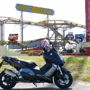 baxter at the seaside, pleasureland